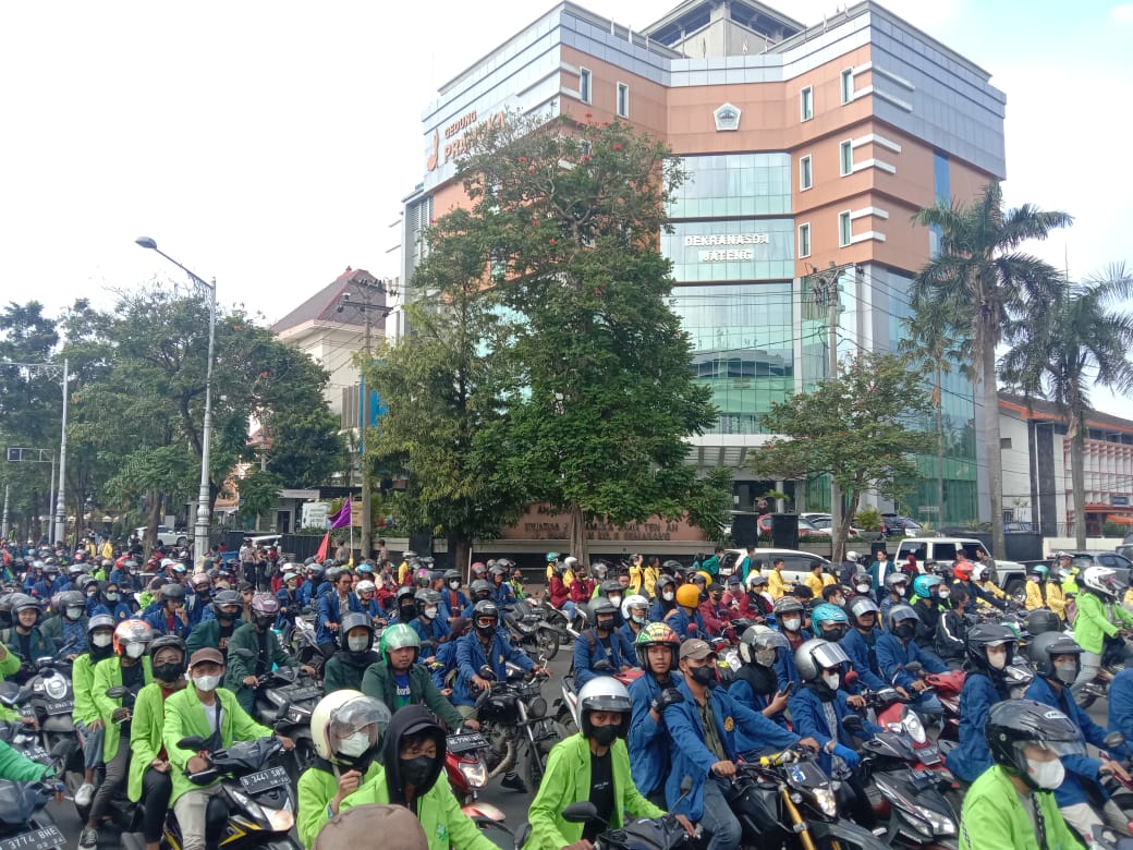 Aksi Aliansi Rakyat Jawa Tengah Menggugat
