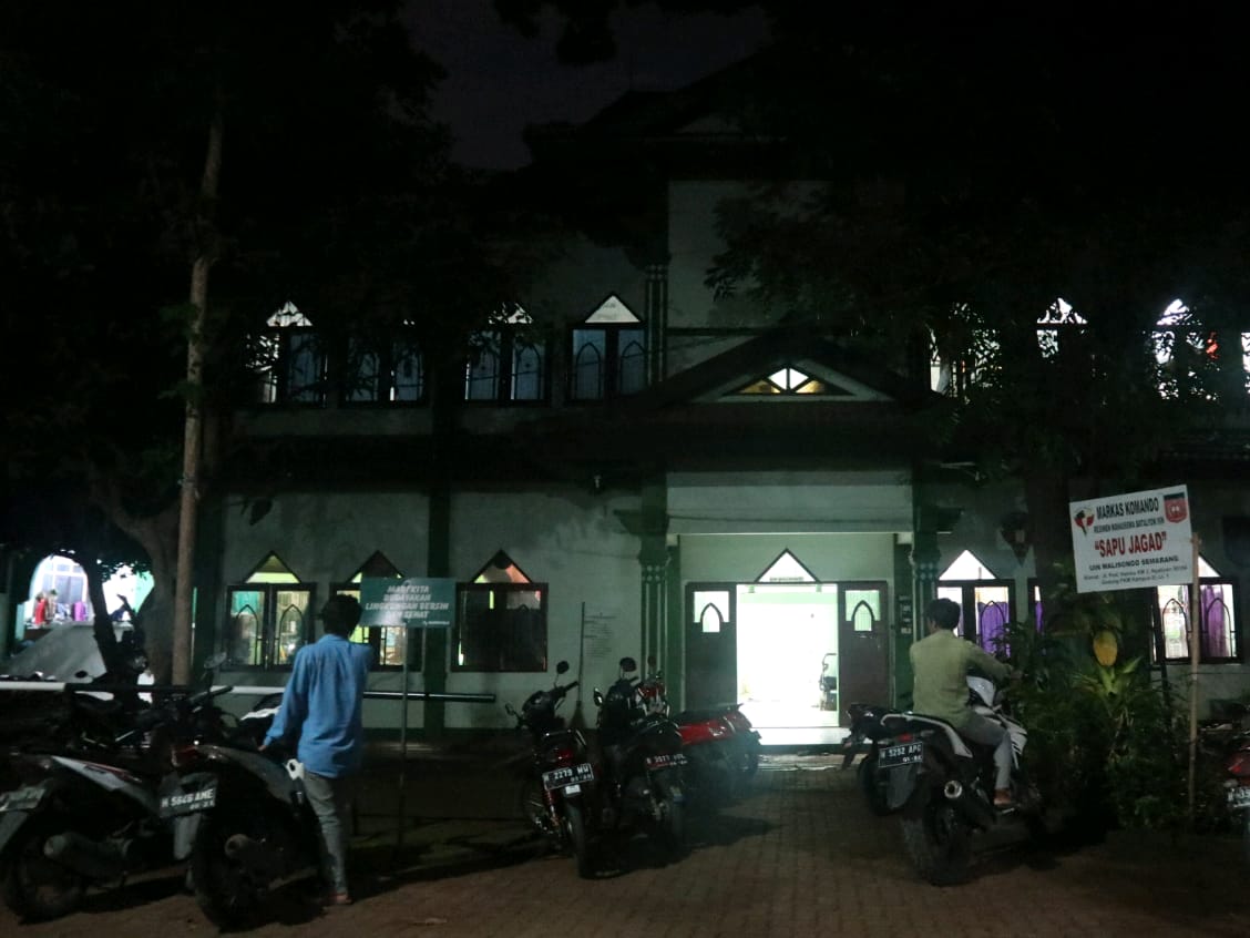 Kondisi Pusat Kegiatan Mahasiswa (PKM) Kampus 3 UIN Walisongo pada malam hari. (Amanat/Agus)