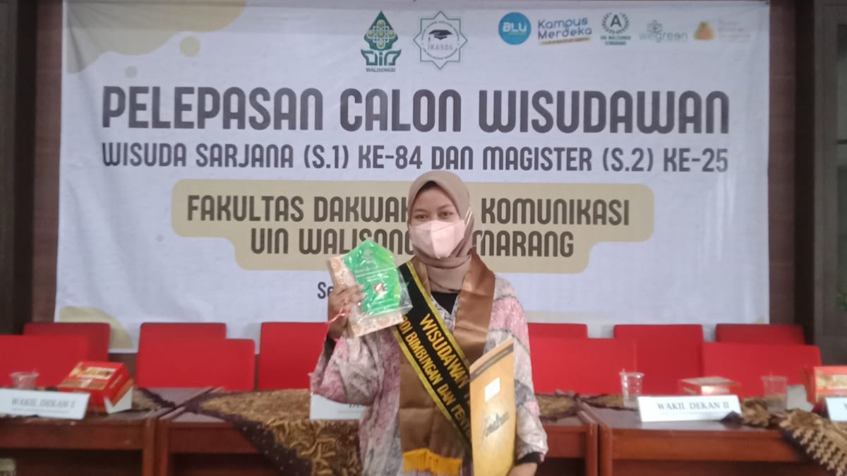 Anis Sapitri Wisudawan Terbaik FDK