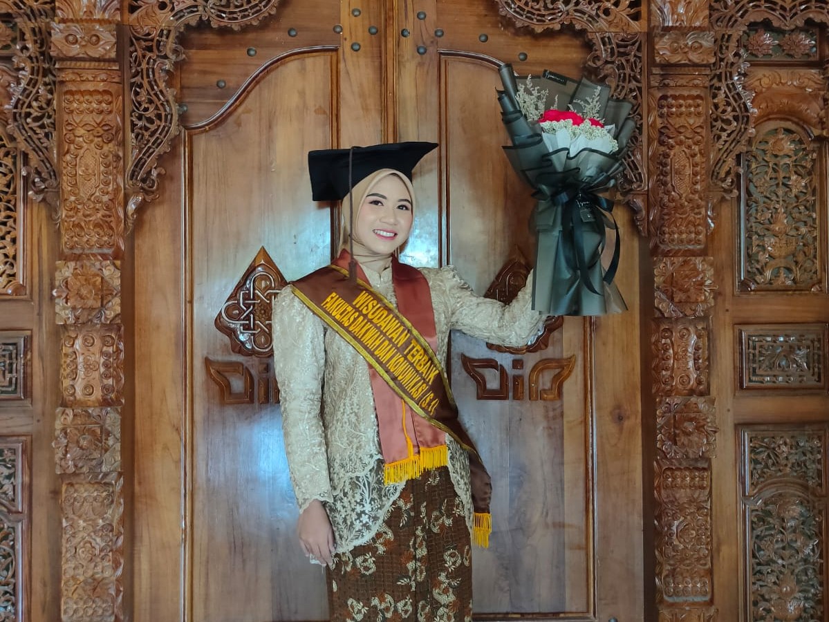 Foto Nisa Aulia Ningsih, Wisudawan Terbaik FDK
