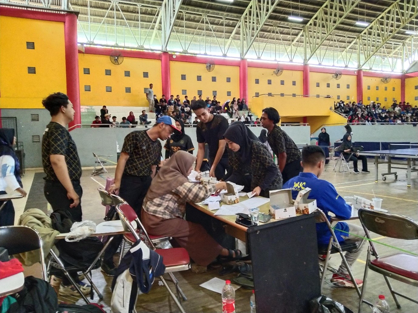 Distribusi Konsumsi Korelasi 2022 di GSG Kampus 3 UIN Walisongo, Semarang, Sabtu (8/10/2022). (Amanat/Wulan)
