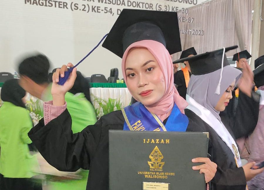 Krisna Wahyu Anggreini, Mahasiswa Terbaik FST UIN Walisongo