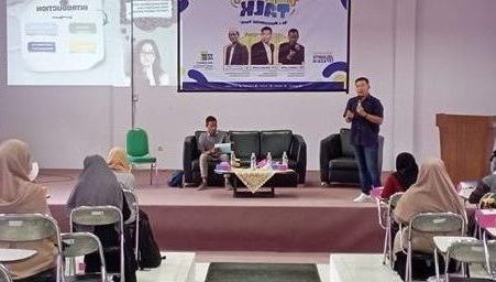Ahmad Luthfi pada acara Kalam FUHUM UIN Walisongo
