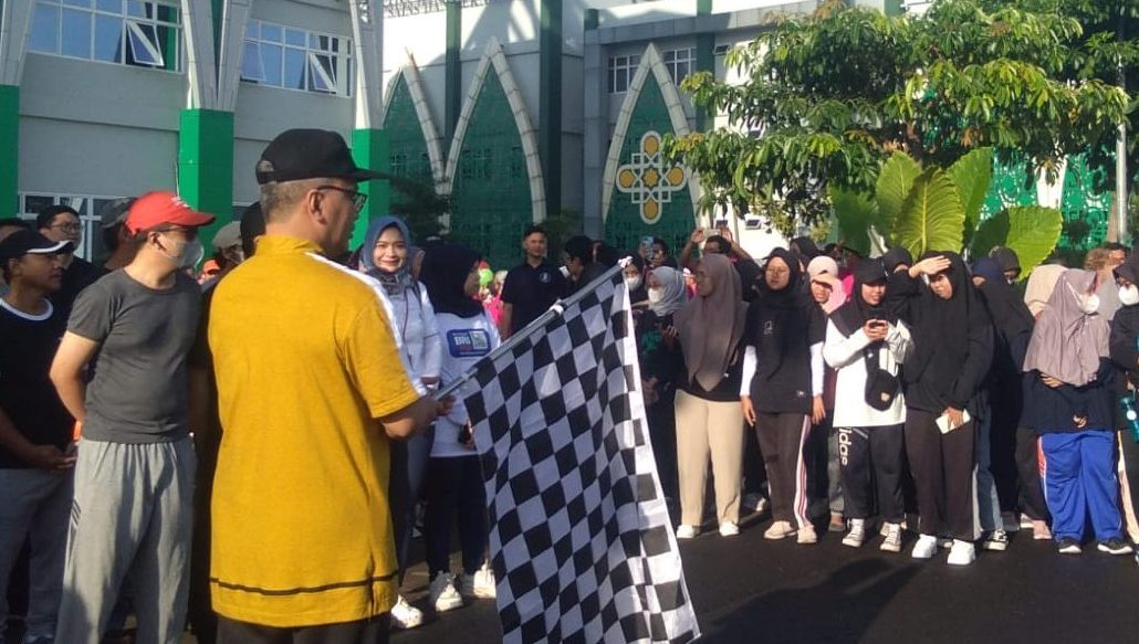 Jalan sehat Dies Natalis ke-53 UIN Walisongo