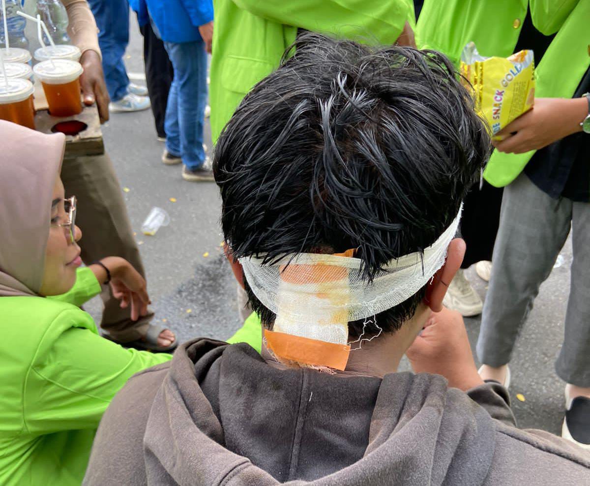 Mahasiswa UIN Walisongo, Korban pukulan aparat kepolisian