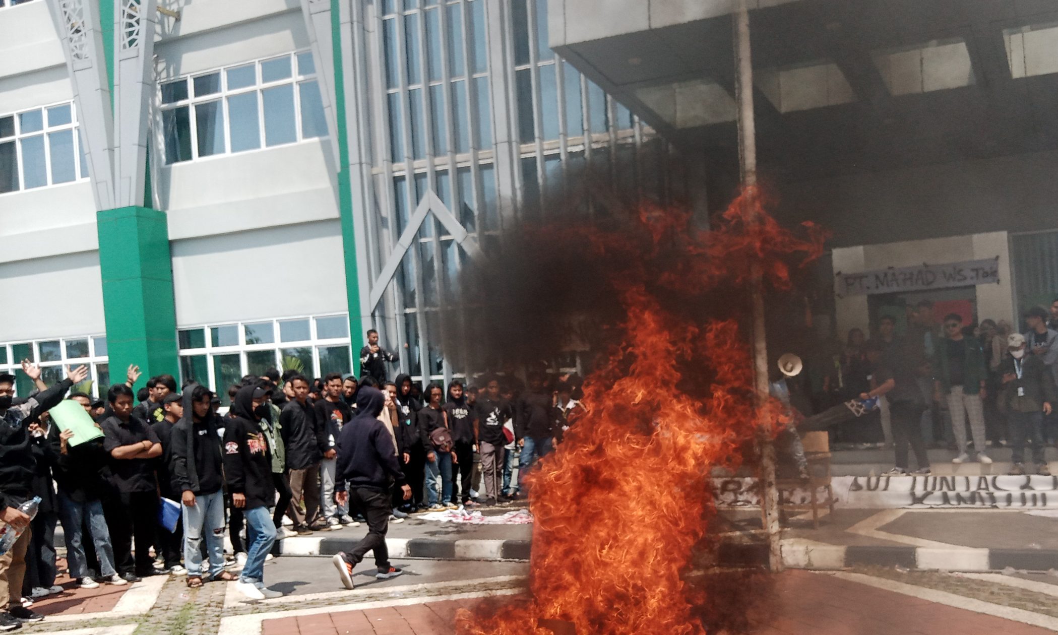 Mahasiswa UIN Walisongo, Wajib Ma'had, UIN Walisongo, Aksi Penolakan Wajib Ma'had 