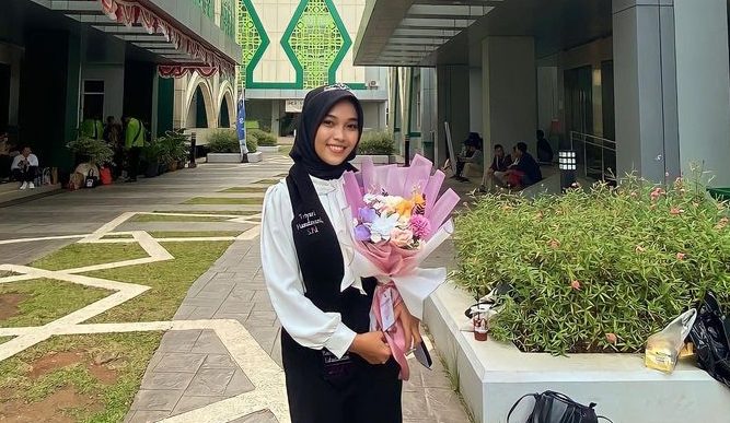 Triyani Handayani, Wisudawan Terbaik FITK, UIN Walisongo