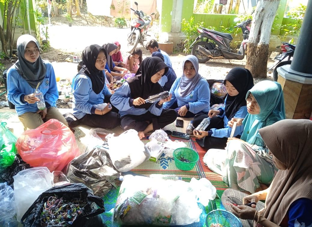 Mahasiswa KKN UIN Walisongo, KKN UIN Walisongo, Pelatihan Pembuatan Ecobrick