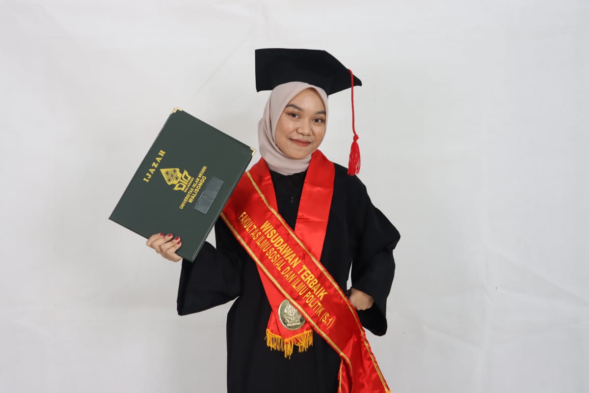 Milatul Zulfa, Wisudawan Terbaik FISIP, UIN Walisongo