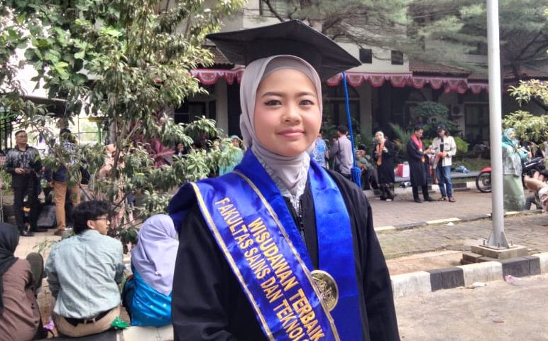 Bulan Ayu Ivanda, Wisudawan Terbaik FST, UIN Walisongo