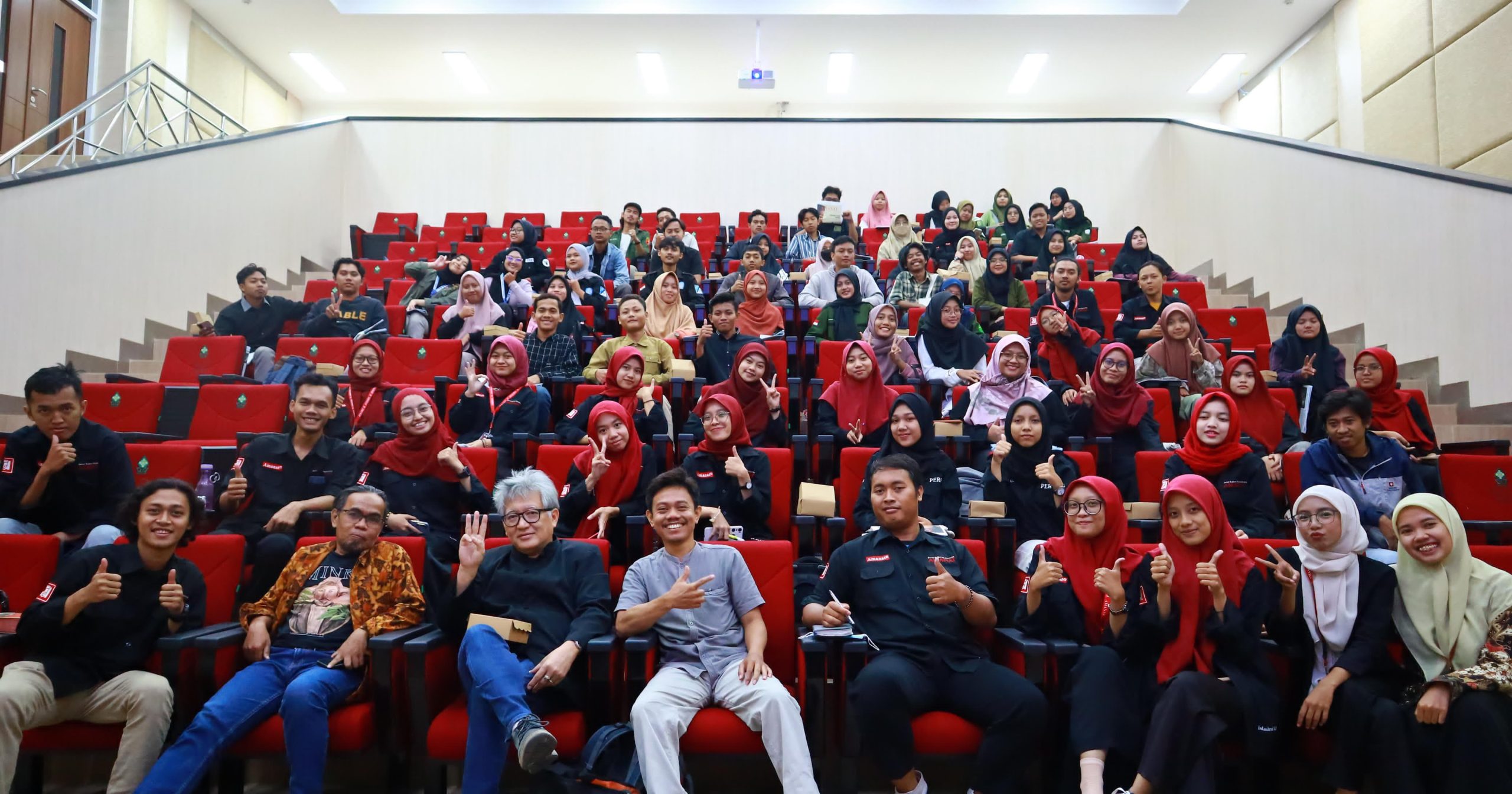 SKM Amanat, Seminar Pers dan Bincang Sastra, Harlah SKM Amanat