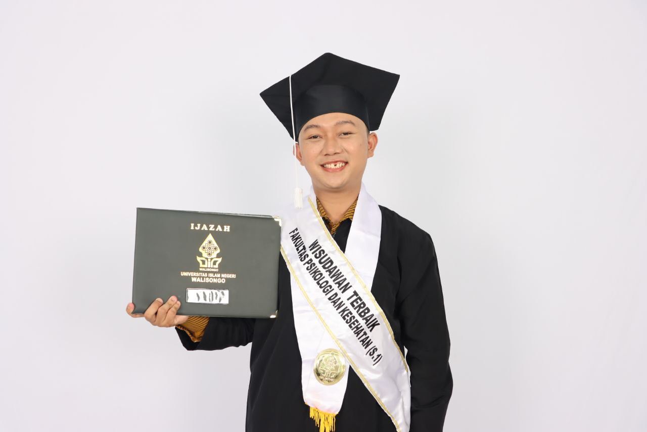 Wisudawan Terbaik FPK, Mukhlis Saputra, UIN Walisongo