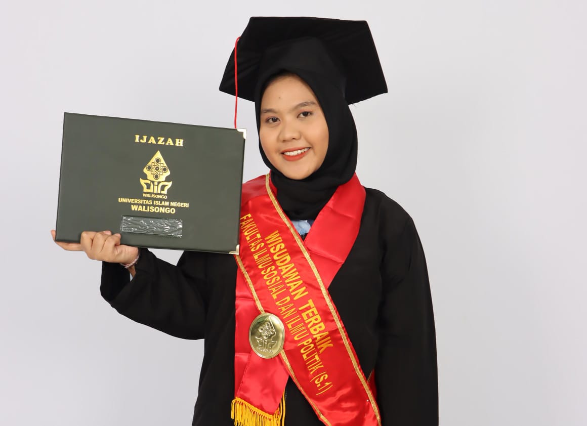 Wisudawan Terbaik FISIP, Amelia Aulia Rahma, UIN Walisongo 