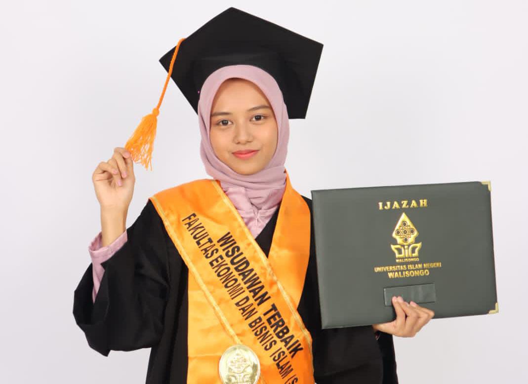 Mar'atus Sholiha, Wisudawan terbaik FEBI, UIN Walisongo