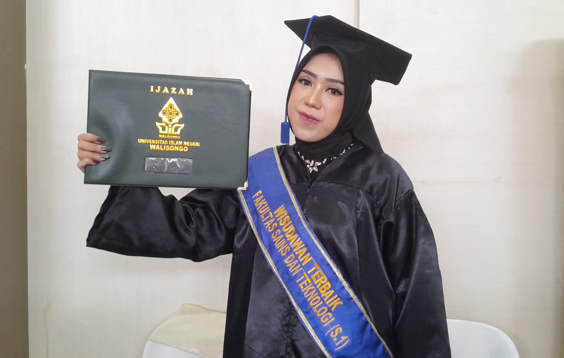 Wisudawan Terbaik FST, Zhusna Nisha Maulida, UIN Walisongo