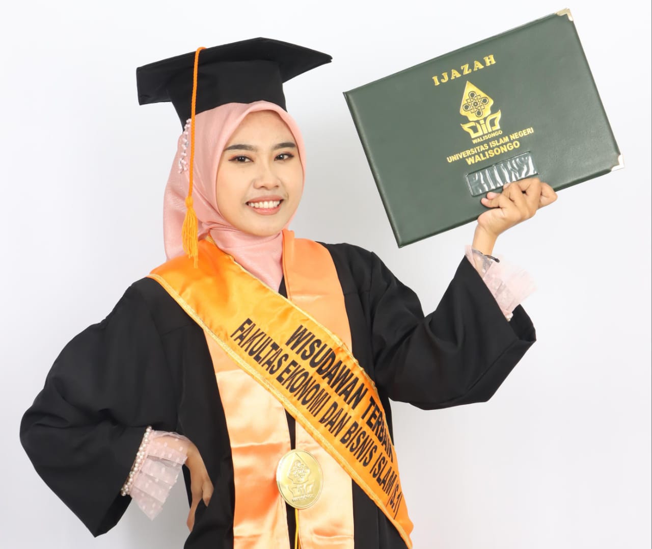Nurul Fajriatussaadah, Wisudawan Terbaik FEBI, FEBI UIN Walisongo, UIN Walisongo, Wisuda UIN Walisongo