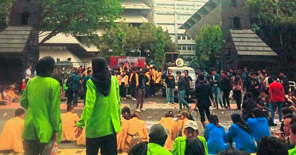 Diwarnai dengan Joget, Aksi Kekecewaan Aliansi Masyarakat Sipil Jawa Tengah