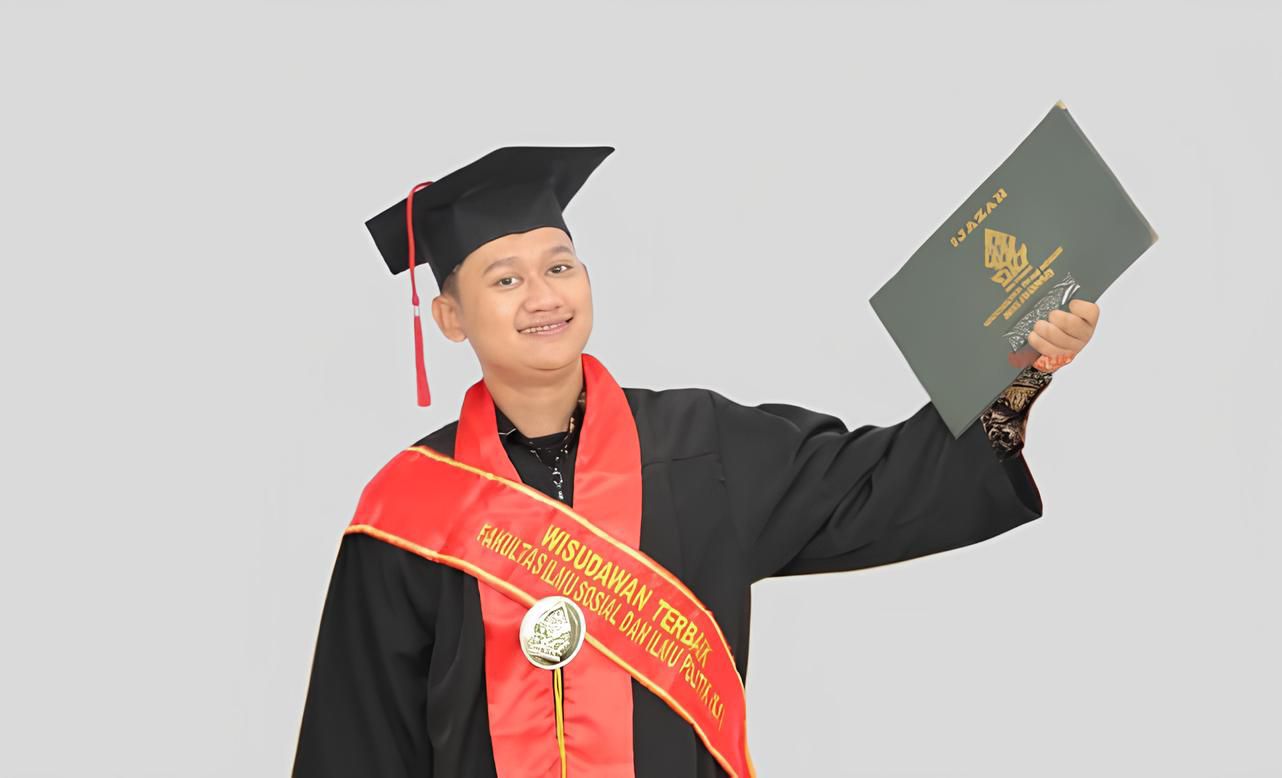 Reza Arinal Haq, Wisudawan terbaik FISIP, Wisudawan UIN Walisongo, Wisuda ke-94, UIN Walisongo, FDK UIN Walisongo