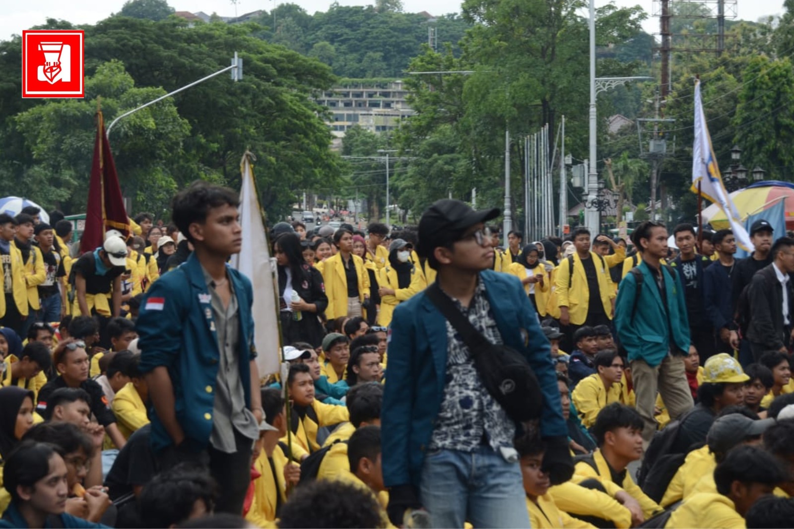 Semarang Menggugat, Aksi Semarang Menggugat, Aksi Tuntut Prabowo Gibran, Demonstrasi DPRD Jawa Tengah, Aksi Mahasiswa Semarang