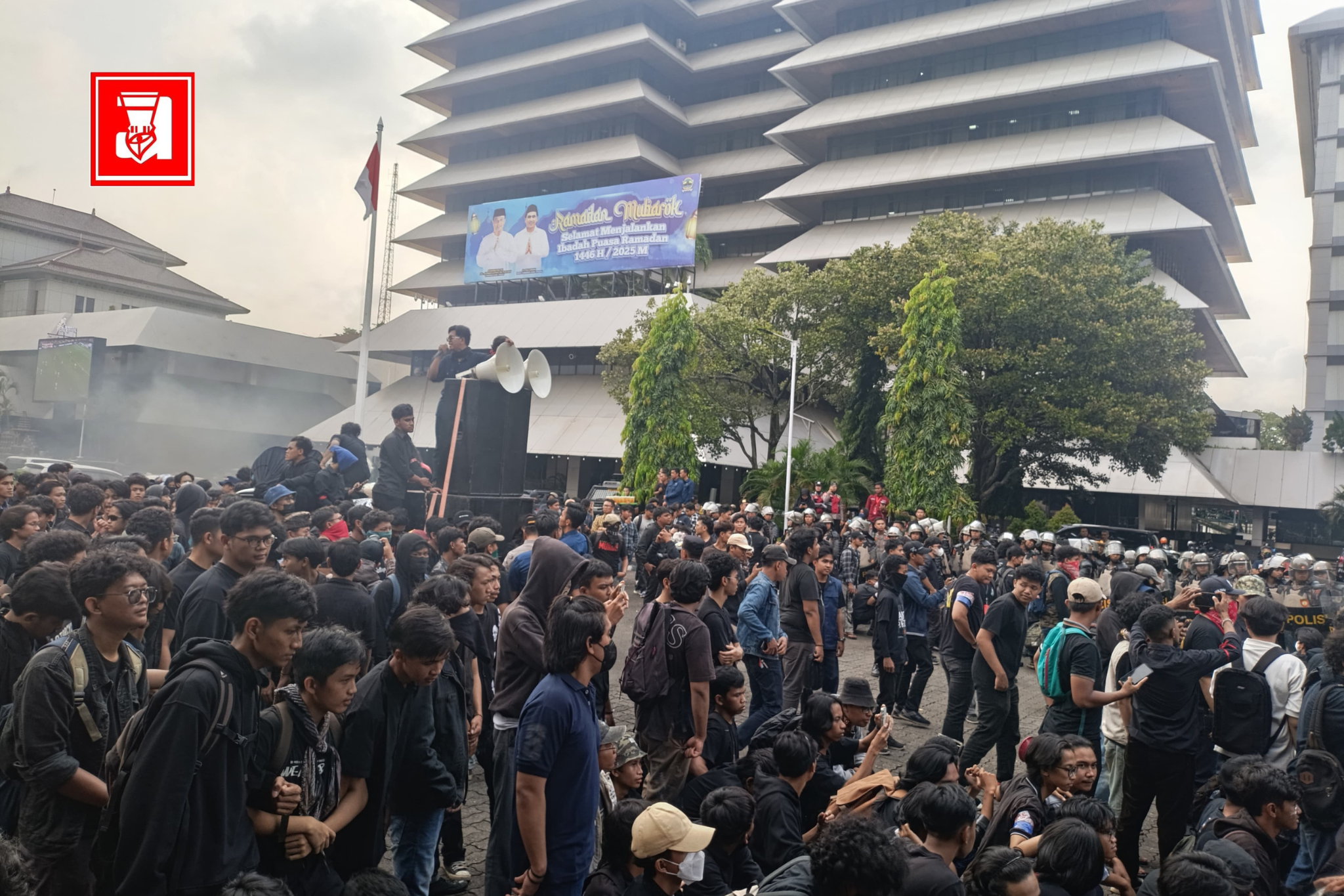 Aliansi Masyarakat Sipil Jateng , Aksi Tolak RUU TNI, RUU TNI, Demo DPRD Jateng, Demo Semarang