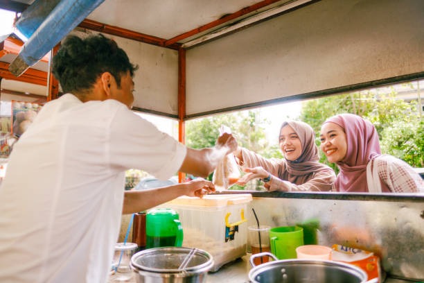 Tradisi Takjil, War Takjil, Fenomena War Takjil, Budaya War Takjil, Tradisi Bulan Ramadan