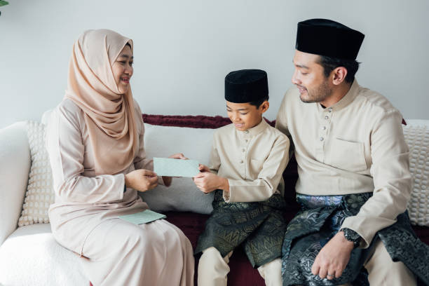 thr, tunjangan hari raya, asal-usul thr, budaya thr, tradisi lebaran