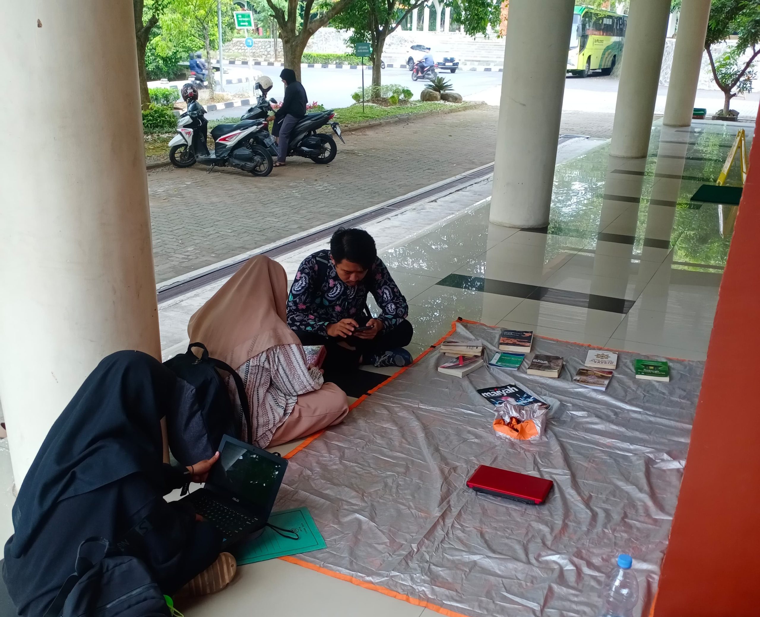 Aksi Diam, Aksi Diam UIN Walisongo, Perpustakaan UIN Walisongo, Aksi Diam Perpustakaan, Perkuliahan Hybrid UIN Walisongo
