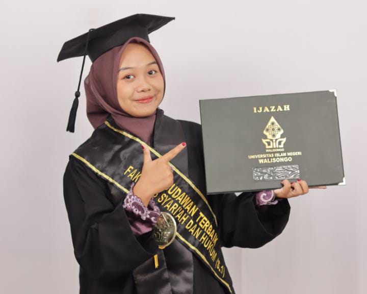 Wisudawan Terbaik FSH, FSH UIN Walisongo, Intan Permata Putri, Wisuda UIN Walisongo, IPK Terbaik UIN Walisongo