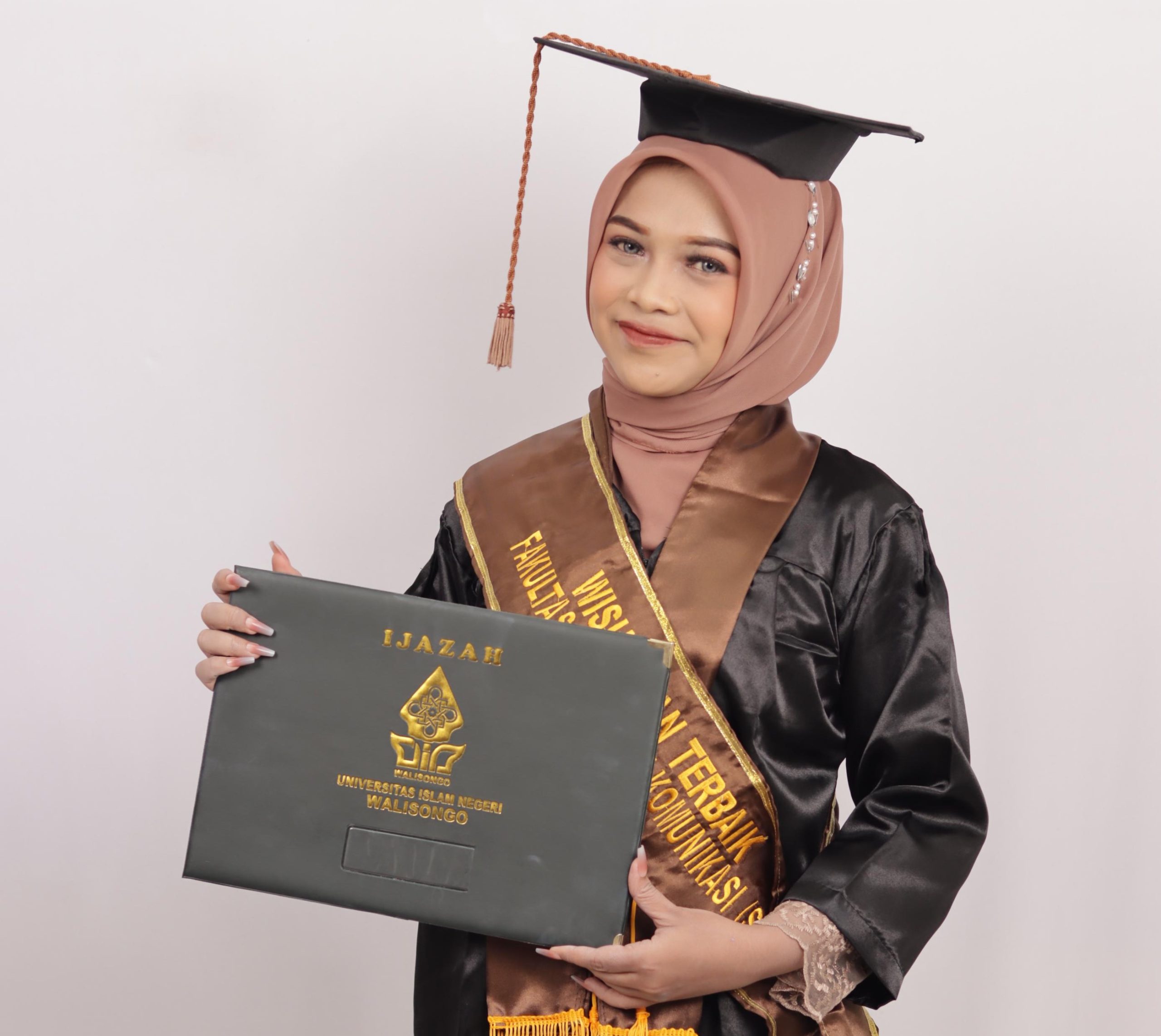 Wisudawan Terbaik FDK, Iklima Nur Respati, Magang Pertamina, FDK UIN Walisongo, Wisuda UIN Walisongo