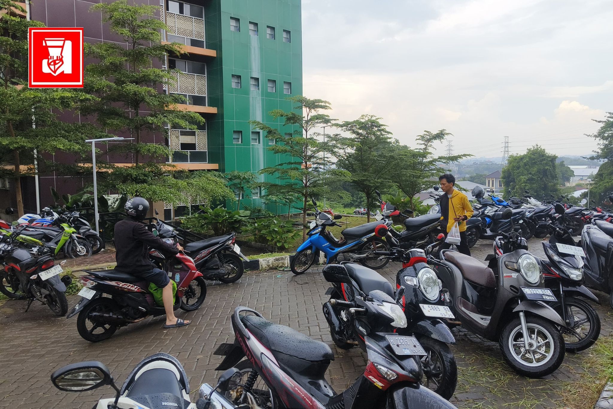 Parkir Mahasiswa, Parkir Mahasiswa Mahad, Parkir Semrawut, Parkir Liar, Mahad UIN Walisongo