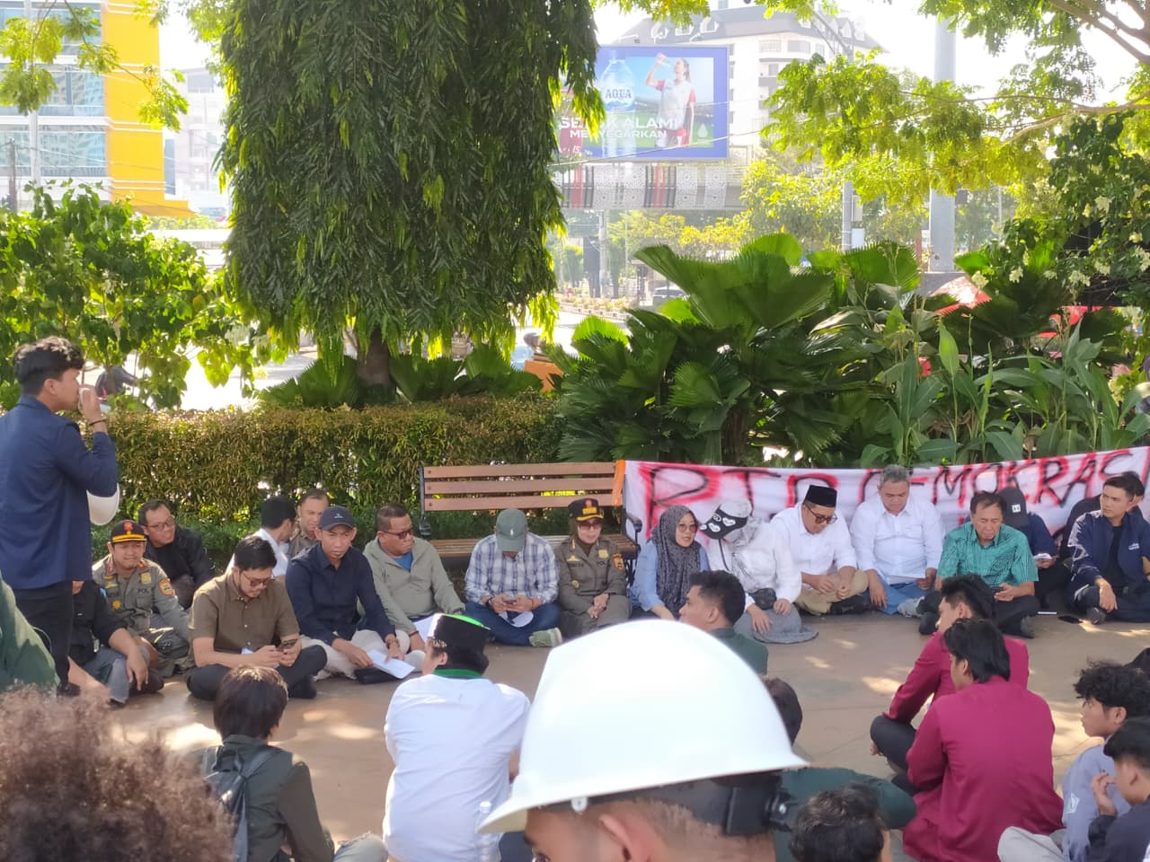 BEM SERA, Aliansi BEM SERA, BEM Semarang Raya, Aksi Damai Semarang, DPRD Jateng