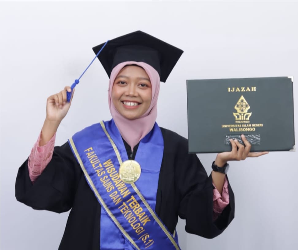 Wisudawan Terbaik FST, Arifah Riana, Wisuda UIN Walisongo, Wisuda ke-98, UIN Walisongo